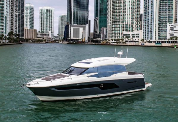 Prestige Yachts 520S