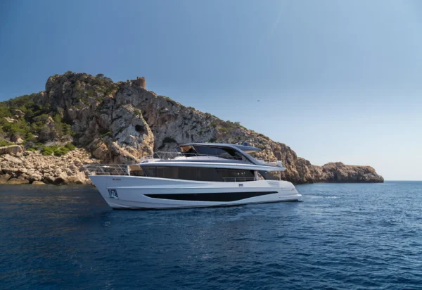 Princess Yachts X90 Exterior