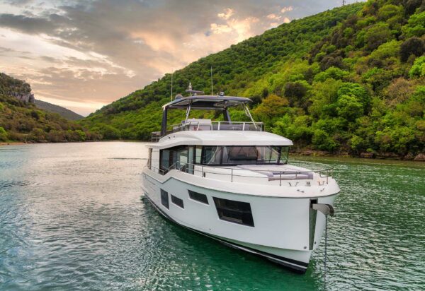 Beneteau Gran Trawler 63