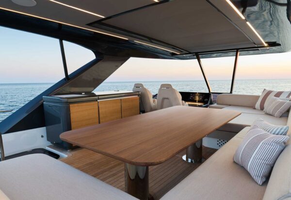 Prestige Yachts F.67