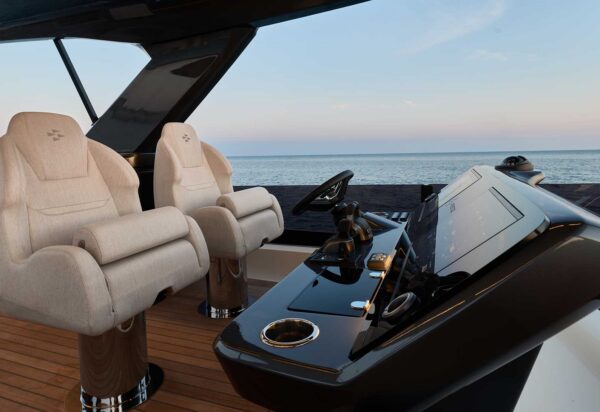 Prestige Yachts F.67