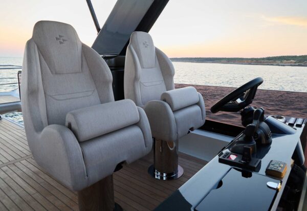 Prestige Yachts F.67