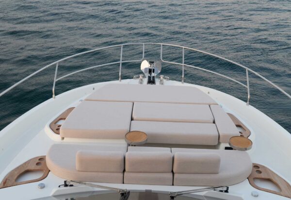 Prestige Yachts F.67
