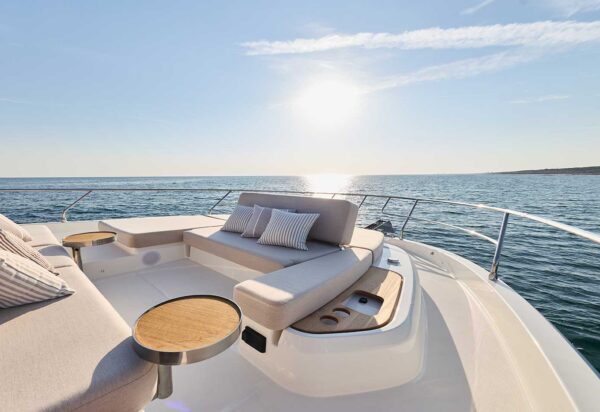 Prestige Yachts F.67