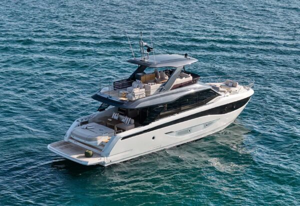Prestige Yachts F.67