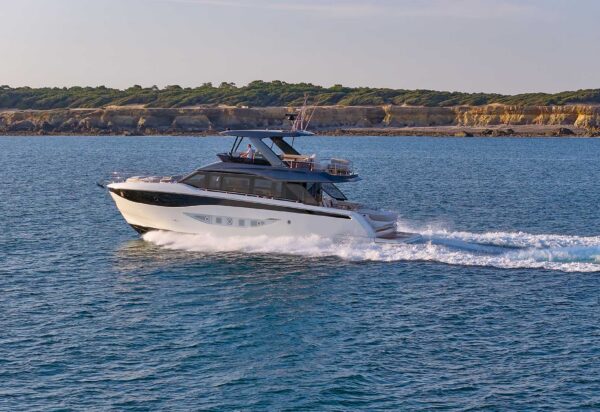 Prestige Yachts F.67