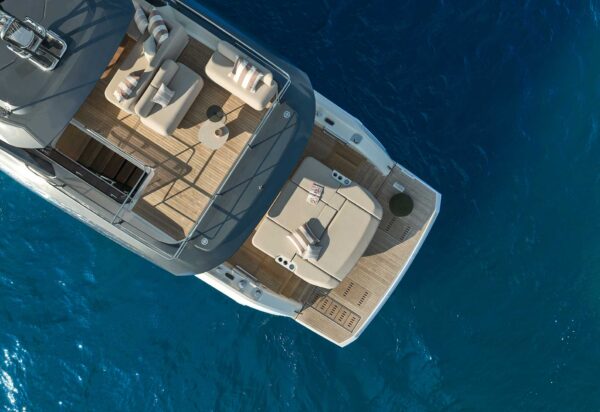 Prestige Yachts F.67