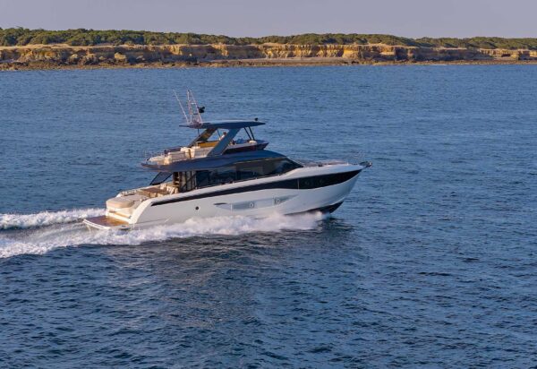 Prestige Yachts F.67