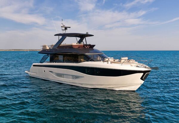 Prestige Yachts F.67