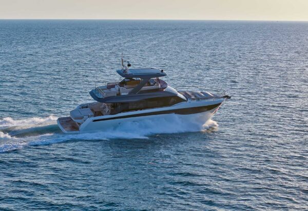 Prestige Yachts F.67