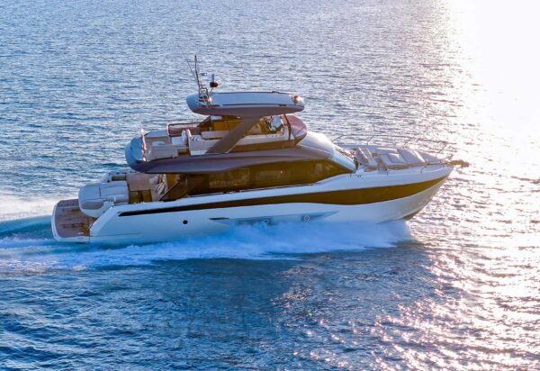 Prestige Yachts F.67