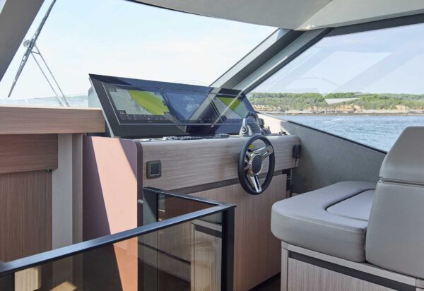 Prestige Yachts F.67
