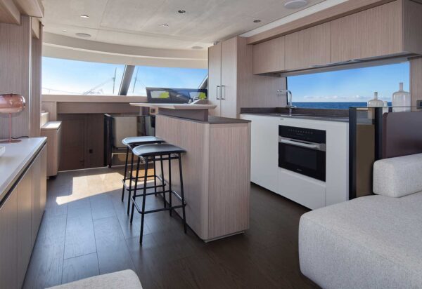 Prestige Yachts F.67