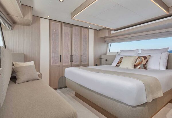 Prestige Yachts F.67