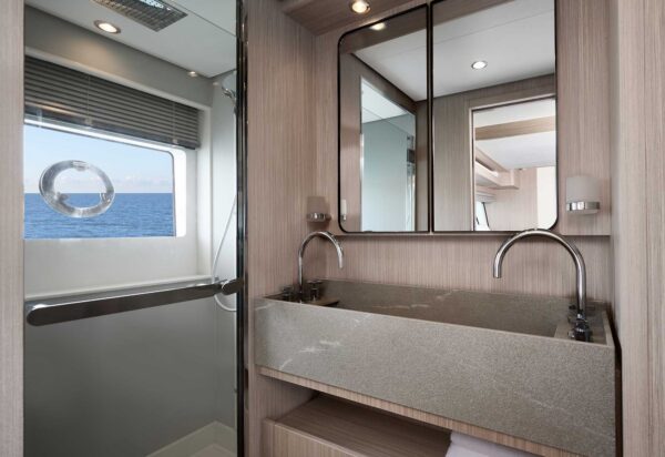 Prestige Yachts F.67