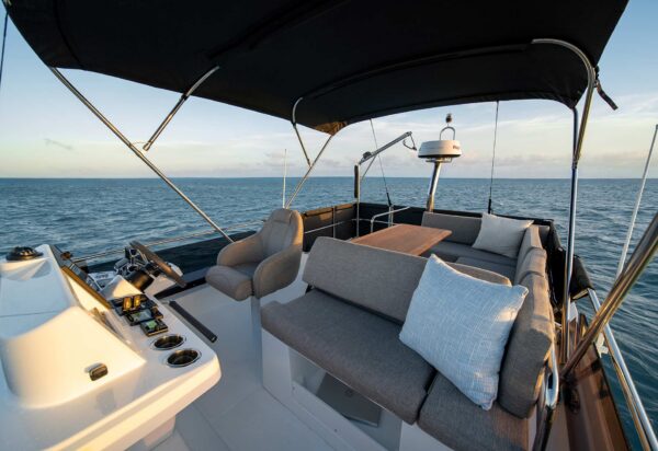Beneteau Swift Trawler 37 Flybridge
