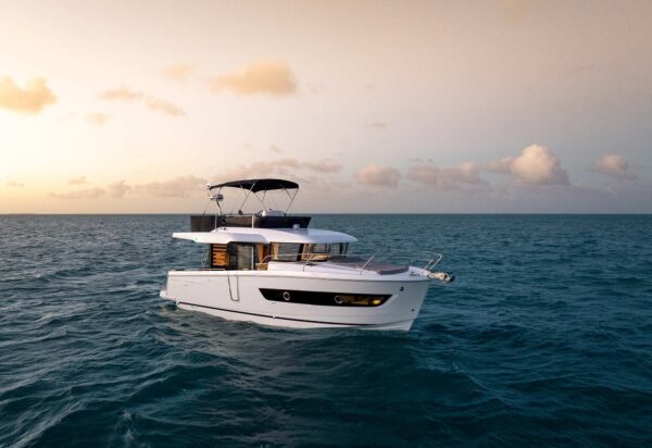 Beneteau Swift Trawler 37 Flybridge