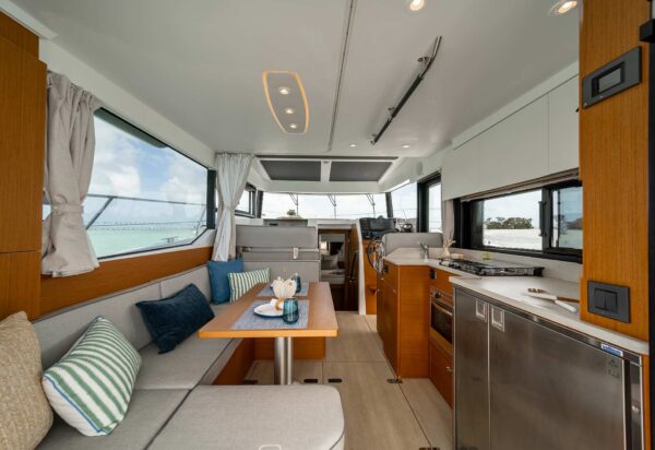 Beneteau Swift Trawler 37 Flybridge