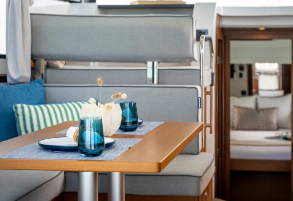 Beneteau Swift Trawler 37 Flybridge