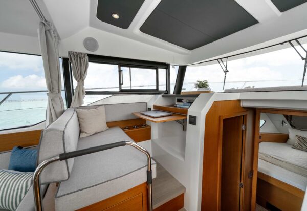 Beneteau Swift Trawler 37 Flybridge