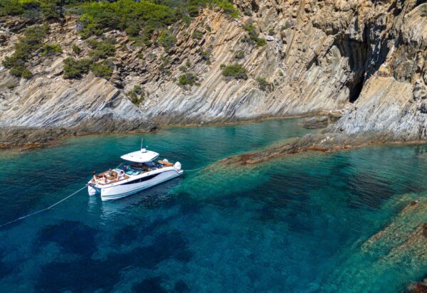 Jeanneau Powerboats TH33